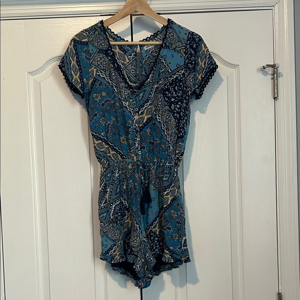 ⚡️Hollister Blue and Yellow Patterned Garment